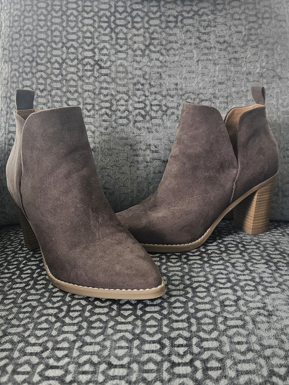 Universal Threads Women's Brown Suede Ankle Boots, Sz 10, EC, MSRP $75